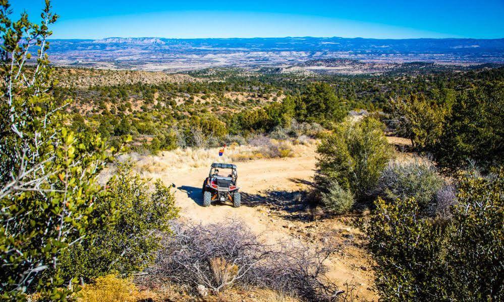 Verde Valley Rv & Camping Resort, A Thousand Trails Property コットンウッド エクステリア 写真